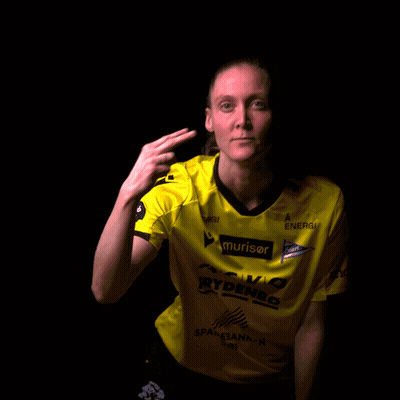 A Woman Wearing A Yellow Shirt That Says Muriser GIF