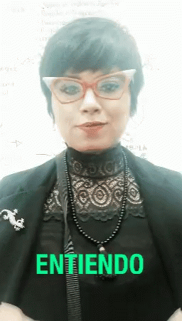 A Woman Wearing Glasses And A Black Shirt With The Word Entiendo On The Bottom GIF
