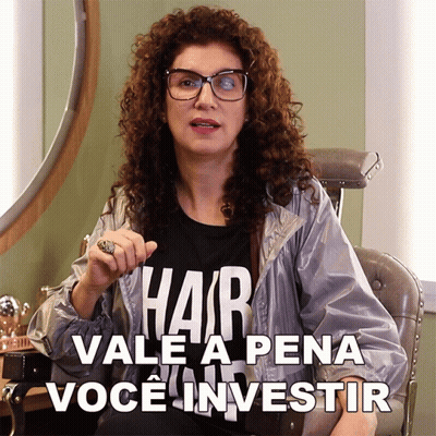 A Woman Wearing Glasses And A Shirt That Says Hair Vale A Pena Voce Investir GIF