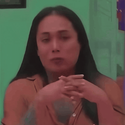 A Woman With Her Hands Folded And The Words Fin De La Historia Below Her GIF