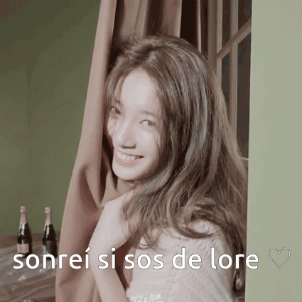 A Woman With Long Hair Is Smiling With The Words Sonrei Si Sos De Lore Behind Her GIF
