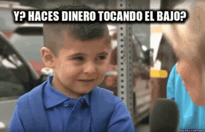 A Young Boy In A Blue Shirt Is Talking To A Woman And The Words Y Haces Dinero Tocando El Bajo Appear Above Him GIF