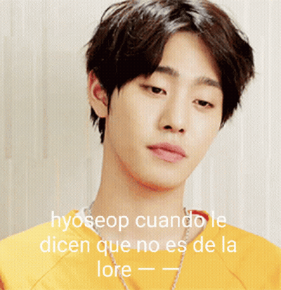 A Young Man Wearing A Yellow Shirt With The Words Hyoseop Cuando Le Dicen Que No Es De La Lore Written Below Him GIF
