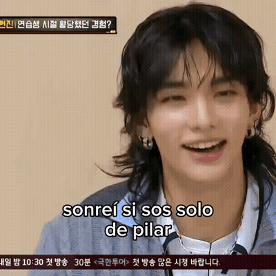 A Young Man With A Ponytail Says Sonrei Si Sos Solo De Pillar GIF
