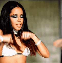 Aaliyah GIF