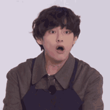 Amazed Kim Taehyung Clapping GIF