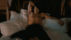 Anthony Bridgerton Topless Laying On Bed