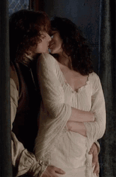 Back Hugging Besos Apasionados GIF