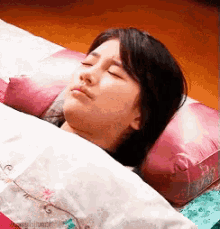 Bae Suzy Woke Up Stretching Buenos Dias Amor GIF