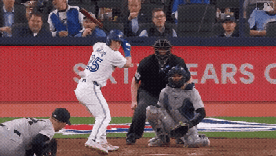 Jugador de béisbol con número 5 en la camiseta GIF