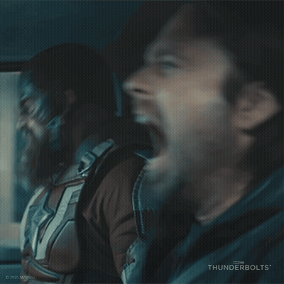Hombre barbudo gritando en un auto con otro hombre GIF