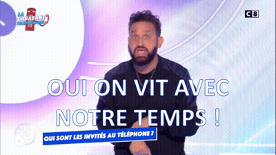 Bearded Man Sign Oui On Vit Avec Notre Temps GIF