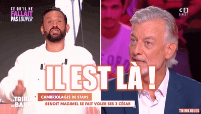Bearded Man Talking To Another Man Il Est La GIF