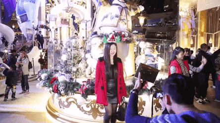 Beautiful Giant Snowman Merry Christmas GIF