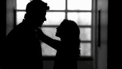 Besos Apasionados Black And White Scene GIF