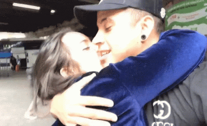 Besos De Novios GIF