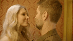 Besos De Novios GIF