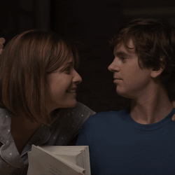 Besos De Novios GIF