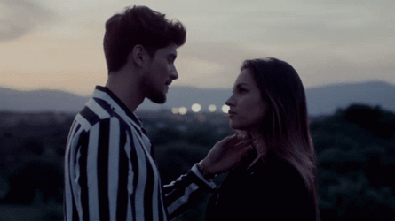 Besos De Novios GIF
