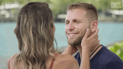 Besos De Novios GIF