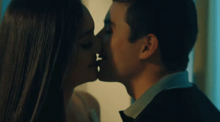 Besos Romanticos GIF