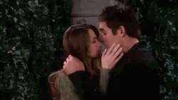 Besos Romanticos GIF