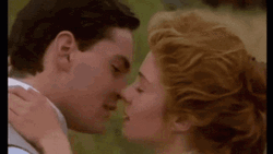 Besos Romanticos GIF