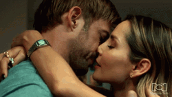 Besos Romanticos GIF