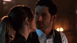 Besos Romanticos GIF