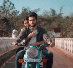 Bike Riding Shahid Kapoor Indian Actor GIF