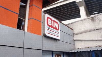 BIM Sign On Building GIF