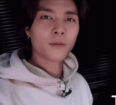 Blue Hair Boy Smiling Saying Me When Parallelax Online GIF