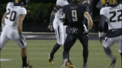 Blurred Red Letter V With MNL 1/125 Open 3DB GIF