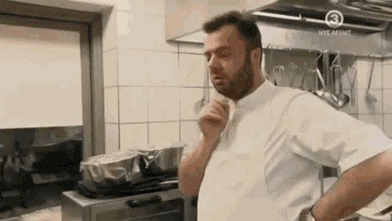 Bo Bech Med Kniven For Struben GIF
