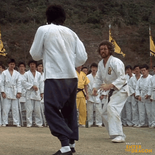 Bruce Lee 'S Enter The Dragon Is Shown In A Karate Scene GIF