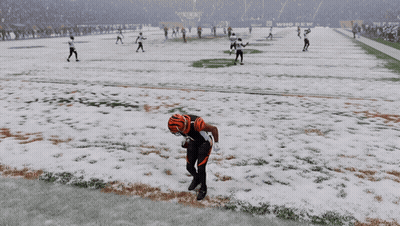 Banner de touchdown de los Cincinnati Bengals con jugador de fútbol americano GIF