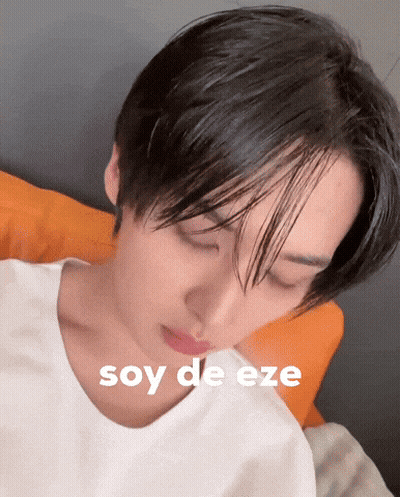 Close Up Face Saying Soy De Eze GIF