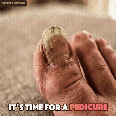 Primer plano de pie diciendo It's Time for a Pedicure GIF
