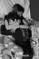 Couple Abrazo In Bed GIF