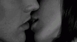 Couple Besos Apasionados Smile GIF