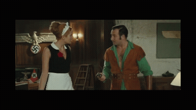 Couple Standing Mais Je Ne Dirais Rien GIF
