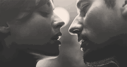 Couple Sweethearts Besos Apasionados GIF