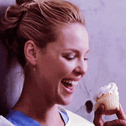 Cupcake Katherine Heigl GIF