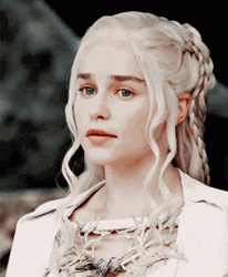 Daenerys Targaryen Emilia Clarke Looking For Someone GIF