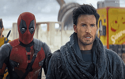 Disfraz de Deadpool junto a hombre en suéter GIF