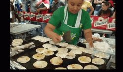 El Salvador Making Pupusa