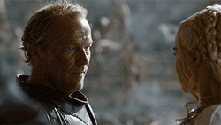  Emilia Clarke Kheleesi Meeting Jorah Mormont GIF