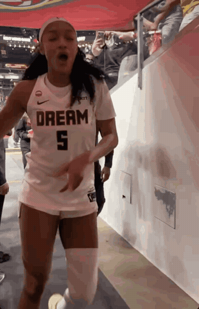 Female Basketball Player In Dream 5 Jersey GIF