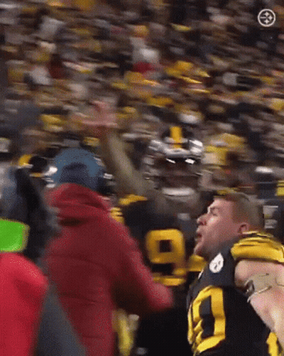 Football Player In Black And Yellow Jersey Number 9 GIF