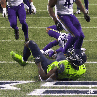 Football Player In Green Jersey Number 22 GIF